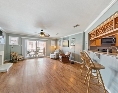 7312 Seawall Boulevard - Photo Thumbnail 3