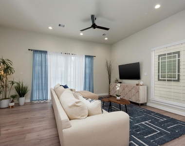 2124 Francis Street - Photo Thumbnail 3