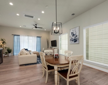 2124 Francis Street - Photo Thumbnail 5