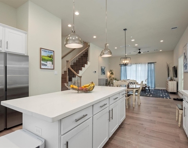 2124 Francis Street - Photo Thumbnail 8