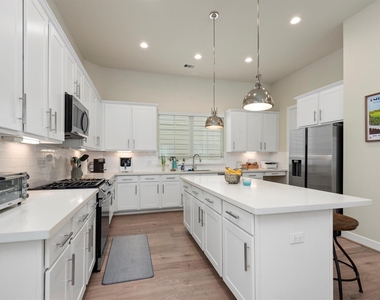 2124 Francis Street - Photo Thumbnail 6
