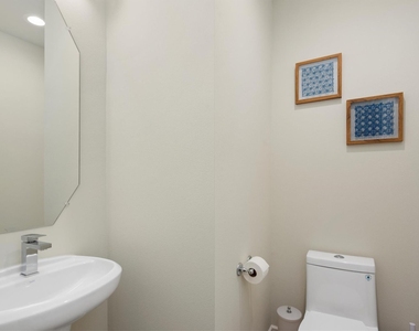 2124 Francis Street - Photo Thumbnail 9