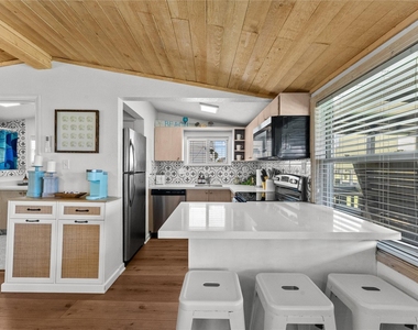 14103 Duncan Way - Photo Thumbnail 5