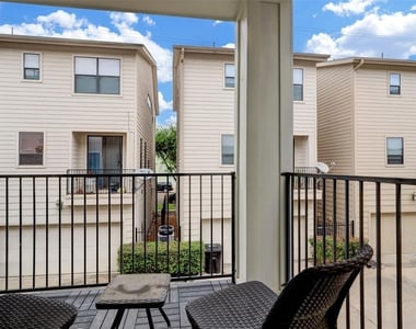 1224 Delano Street - Photo Thumbnail 14