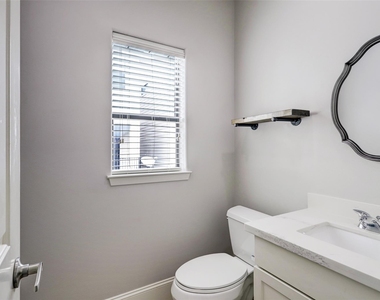 1224 Delano Street - Photo Thumbnail 9