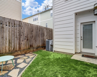 1224 Delano Street - Photo Thumbnail 16