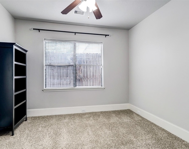 1224 Delano Street - Photo Thumbnail 2