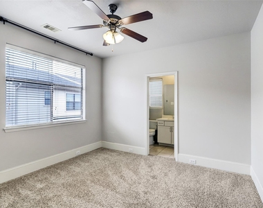 1224 Delano Street - Photo Thumbnail 13