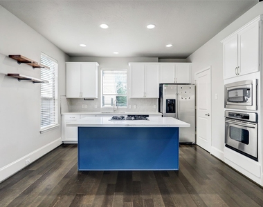 1224 Delano Street - Photo Thumbnail 6