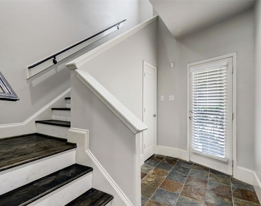 1224 Delano Street - Photo Thumbnail 4