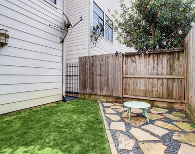 1224 Delano Street - Photo Thumbnail 15