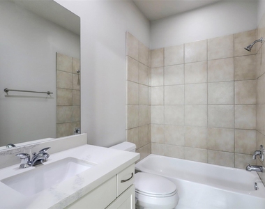 1224 Delano Street - Photo Thumbnail 3