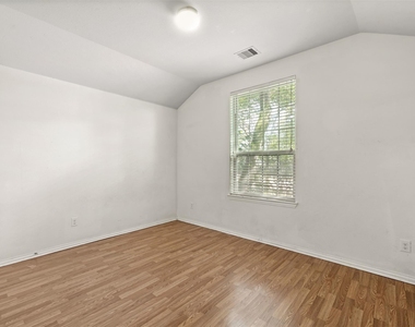 8410 Green Paseo Place - Photo Thumbnail 3