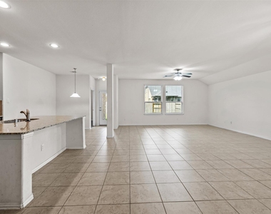 8410 Green Paseo Place - Photo Thumbnail 5