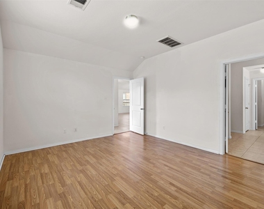 8410 Green Paseo Place - Photo Thumbnail 12