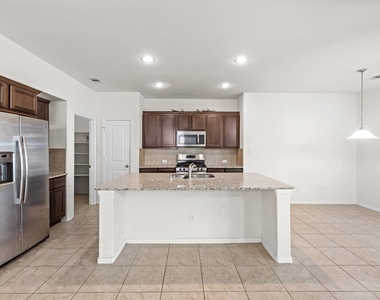 8410 Green Paseo Place - Photo Thumbnail 8