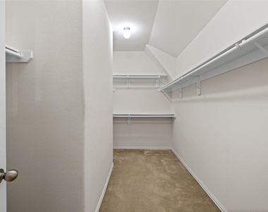 8410 Green Paseo Place - Photo Thumbnail 15