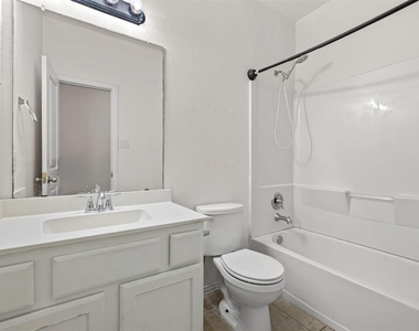 8410 Green Paseo Place - Photo Thumbnail 4