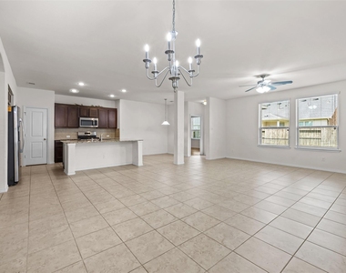 8410 Green Paseo Place - Photo Thumbnail 6
