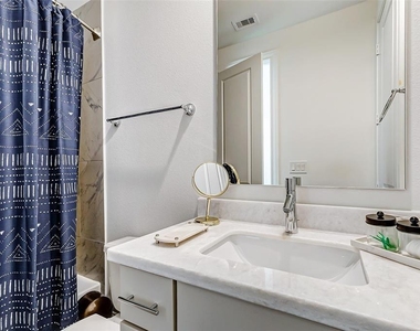 2722 Dolce Oaks Drive - Photo Thumbnail 9