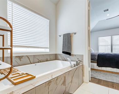 2722 Dolce Oaks Drive - Photo Thumbnail 4