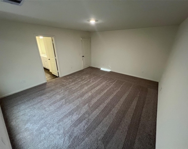 3022 Spindletree Lane - Photo Thumbnail 8