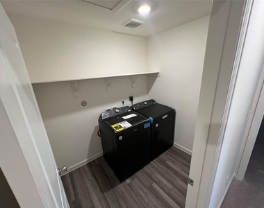 3022 Spindletree Lane - Photo Thumbnail 9