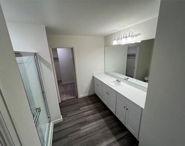 3022 Spindletree Lane - Photo Thumbnail 10