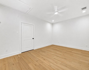 7826 Beckley Street - Photo Thumbnail 14