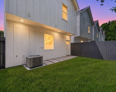 7826 Beckley Street - Photo Thumbnail 16
