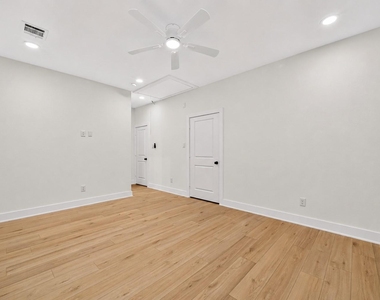 7826 Beckley Street - Photo Thumbnail 11