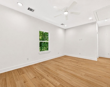 7826 Beckley Street - Photo Thumbnail 10
