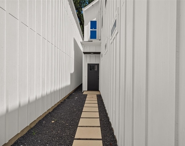 7826 Beckley Street - Photo Thumbnail 2