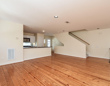 824 Robin Street - Photo Thumbnail 5