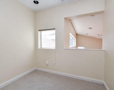 824 Robin Street - Photo Thumbnail 21