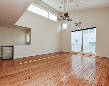 824 Robin Street - Photo Thumbnail 6