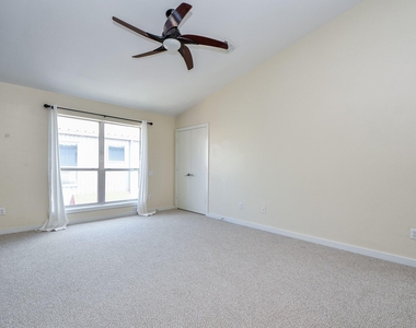 824 Robin Street - Photo Thumbnail 15