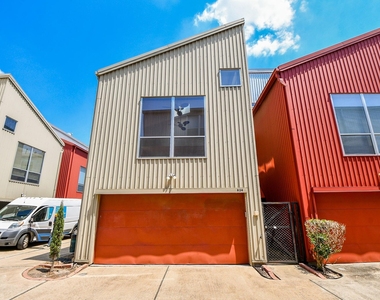 824 Robin Street - Photo Thumbnail 1