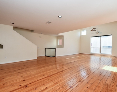 824 Robin Street - Photo Thumbnail 4