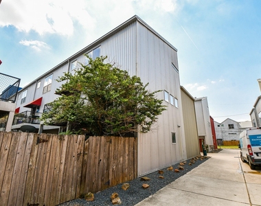 824 Robin Street - Photo Thumbnail 30