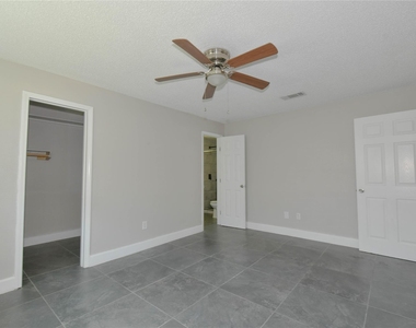 1126 Robert Street - Photo Thumbnail 11