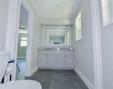 1126 Robert Street - Photo Thumbnail 14
