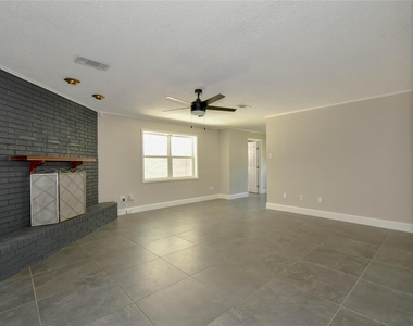 1126 Robert Street - Photo Thumbnail 6
