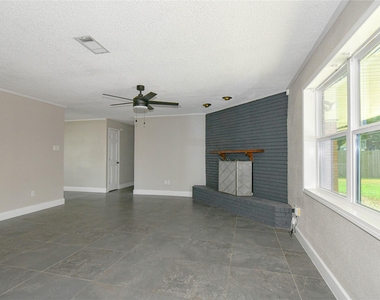 1126 Robert Street - Photo Thumbnail 7