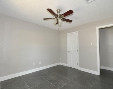 1126 Robert Street - Photo Thumbnail 10