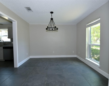 1126 Robert Street - Photo Thumbnail 3