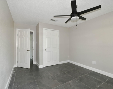 1126 Robert Street - Photo Thumbnail 9