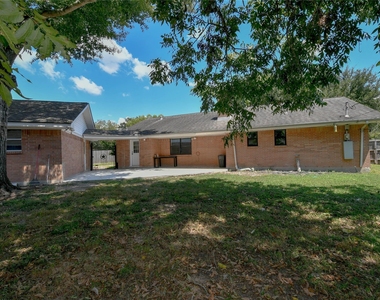 1126 Robert Street - Photo Thumbnail 17