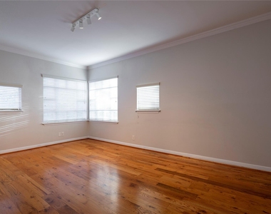 4004 Montrose Boulevard - Photo Thumbnail 2