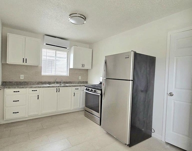 3833 Mount Pleasant St - Photo Thumbnail 2